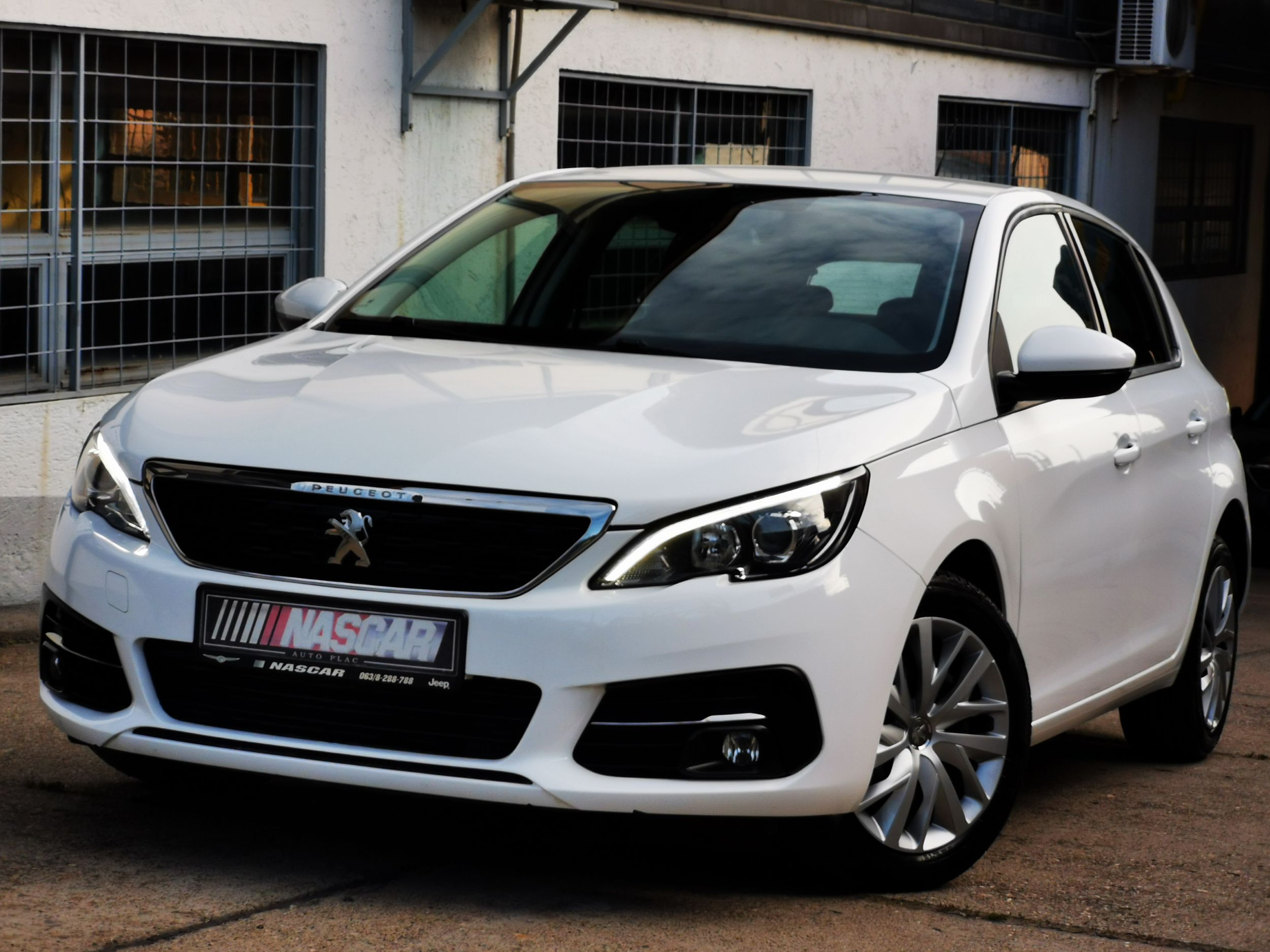Peugeot 308 1.5 Blue Hdi Business Premium